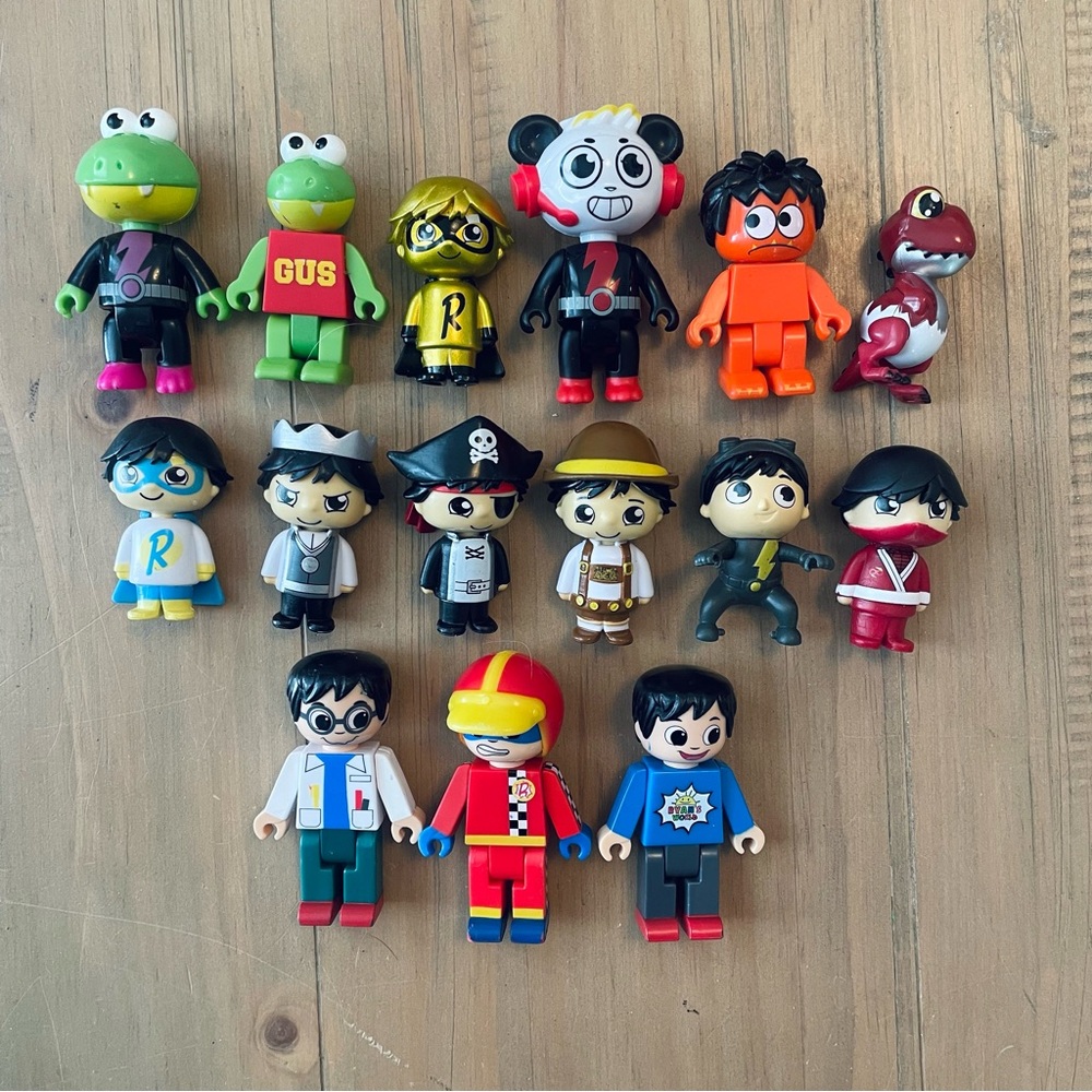 Ryan’s World Figure Lot of 15 Characters Action Frog Dinosaur Gus Toys